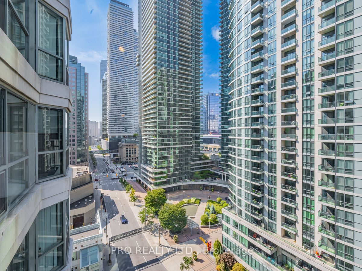 10 Yonge St, #1404