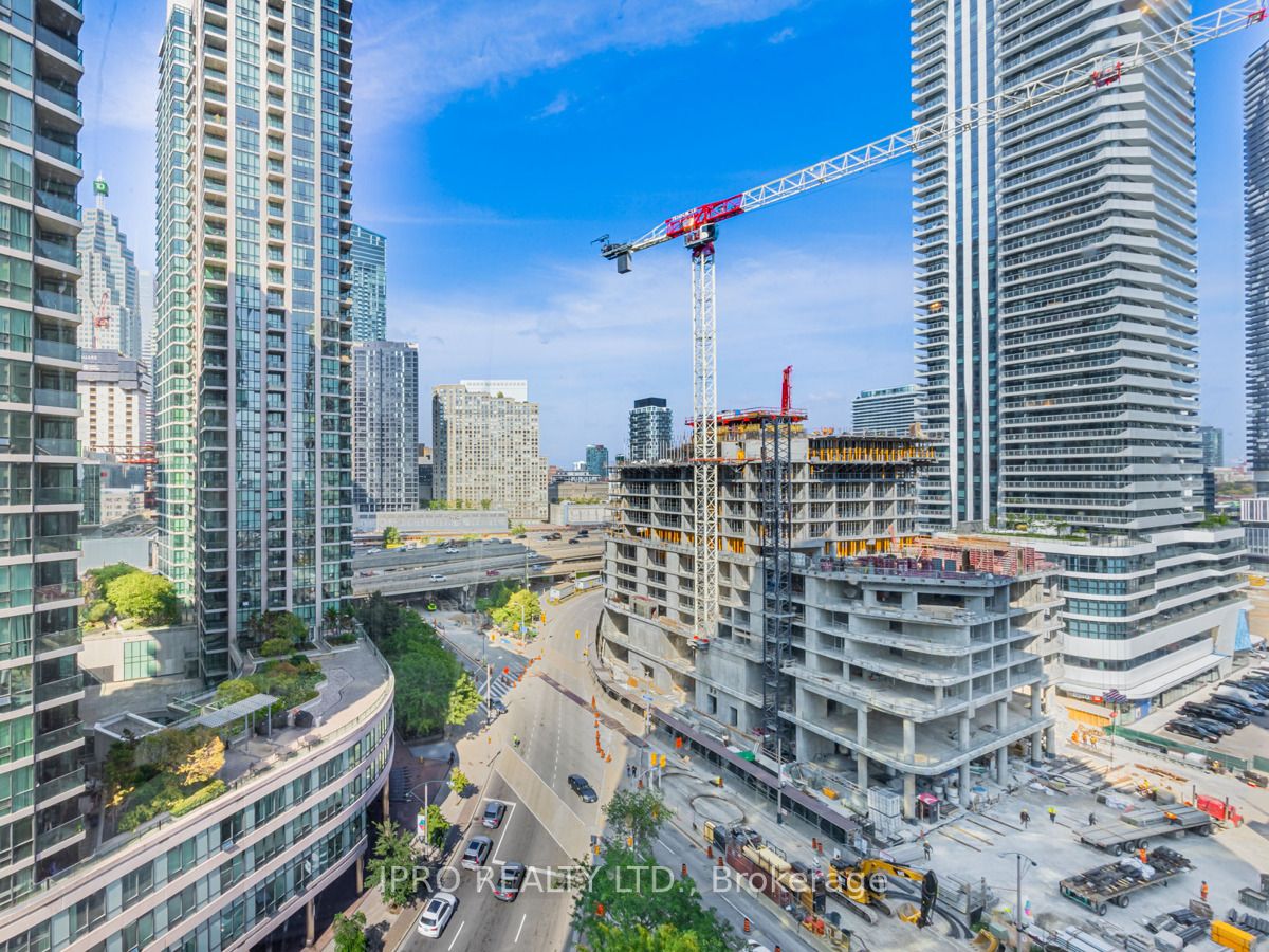 10 Yonge St, #1404