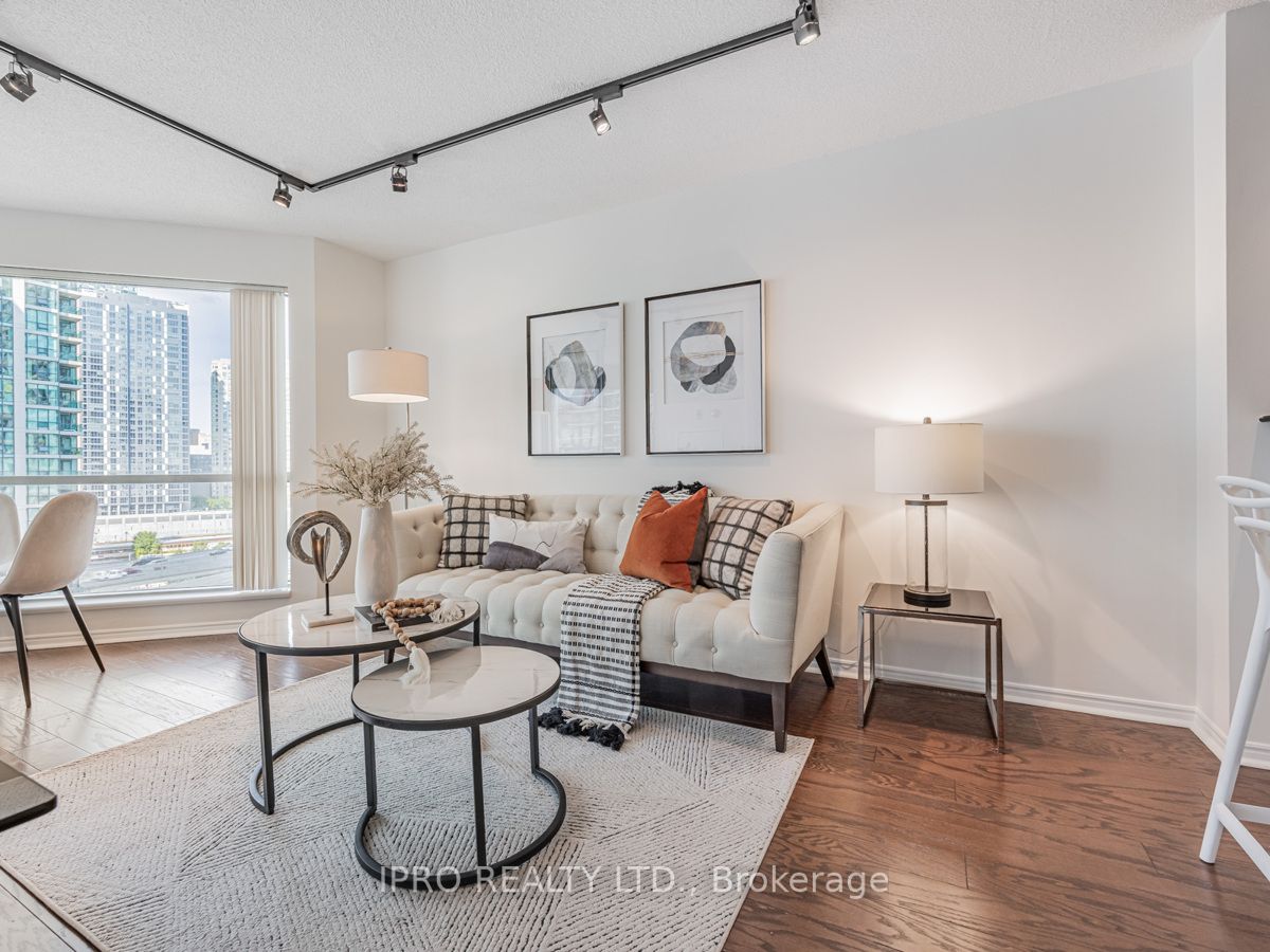 10 Yonge St, #1404