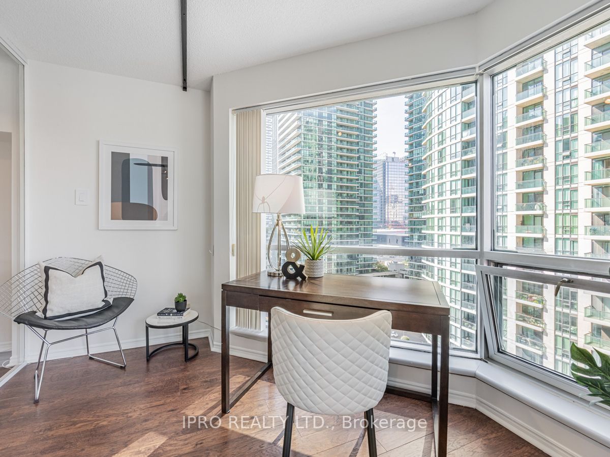10 Yonge St, #1404