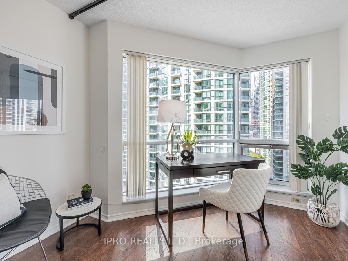 10 Yonge St, #1404
