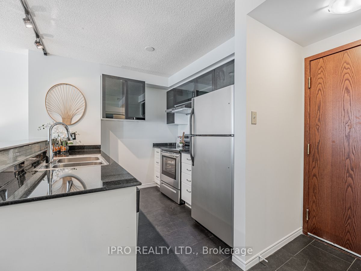 10 Yonge St, #1404