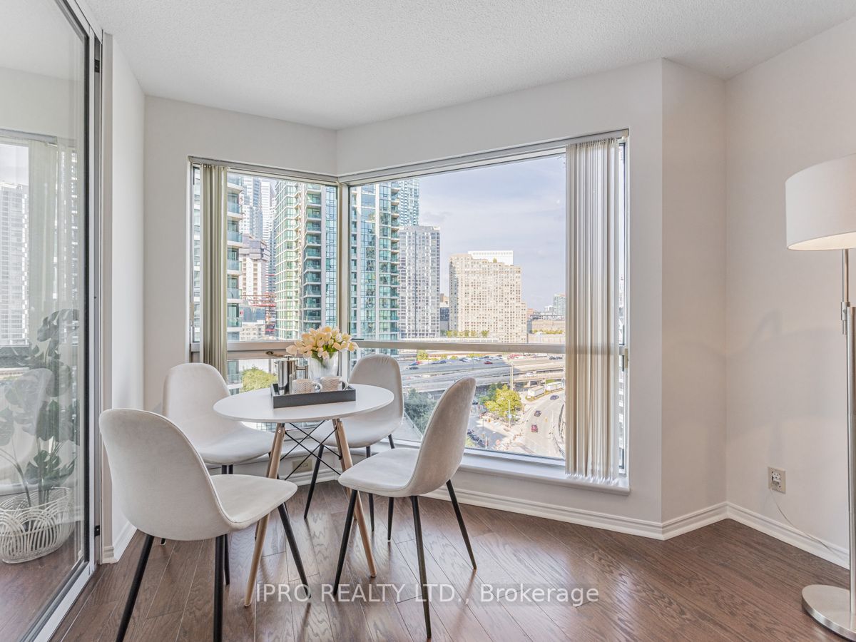 10 Yonge St, #1404