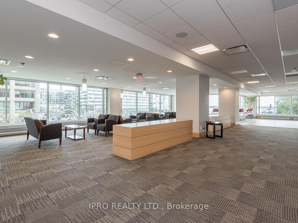 10 Yonge St, #1404