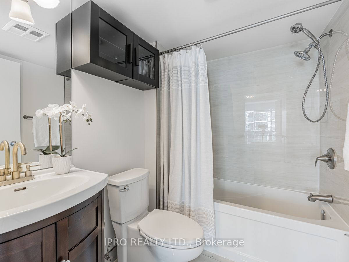 10 Yonge St, #1404