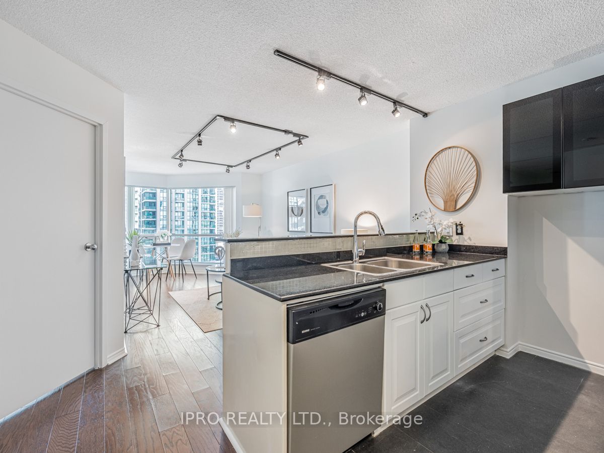 10 Yonge St, #1404