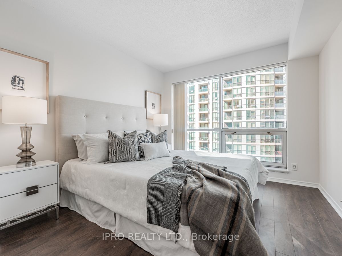 10 Yonge St, #1404