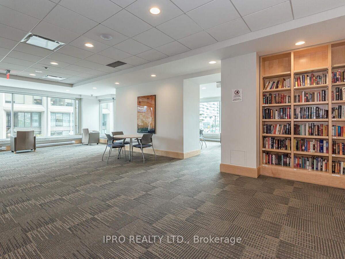 10 Yonge St, #1404