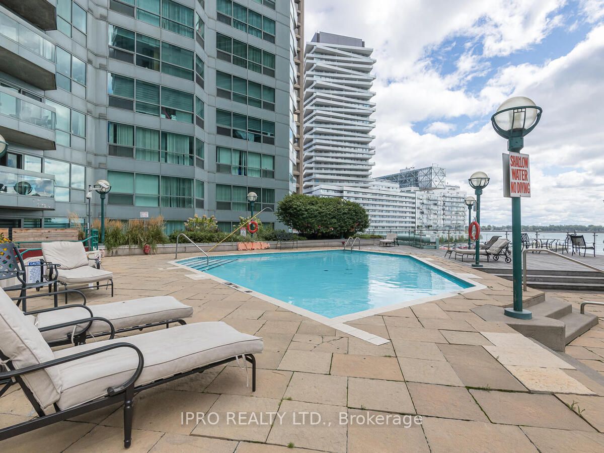 10 Yonge St, #1404