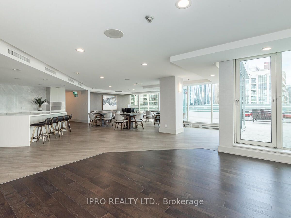 10 Yonge St, #1404