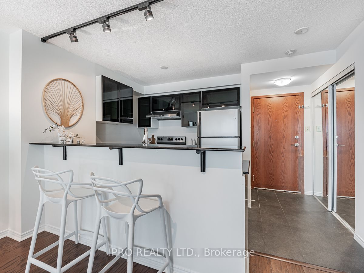 10 Yonge St, #1404