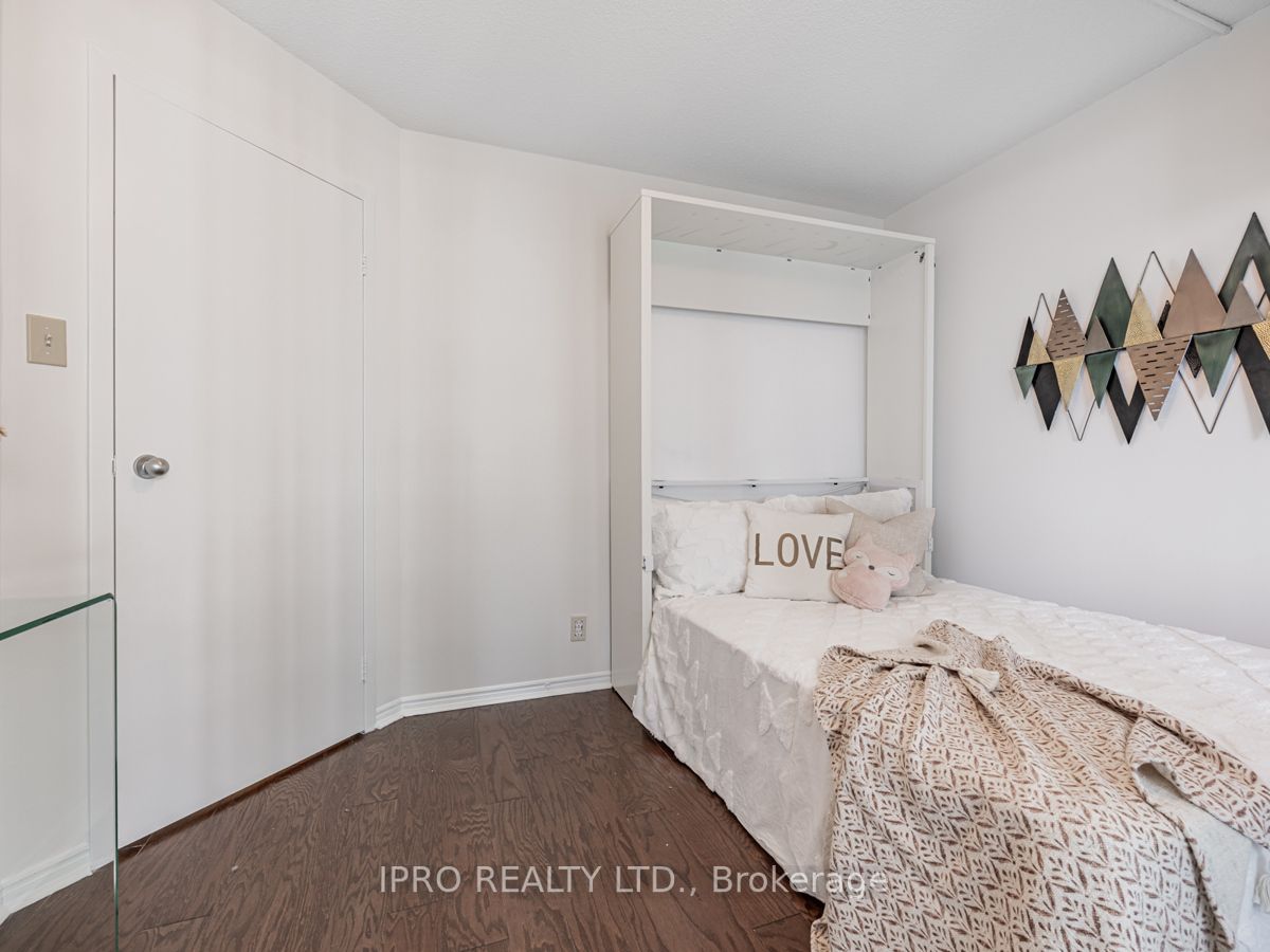 10 Yonge St, #1404