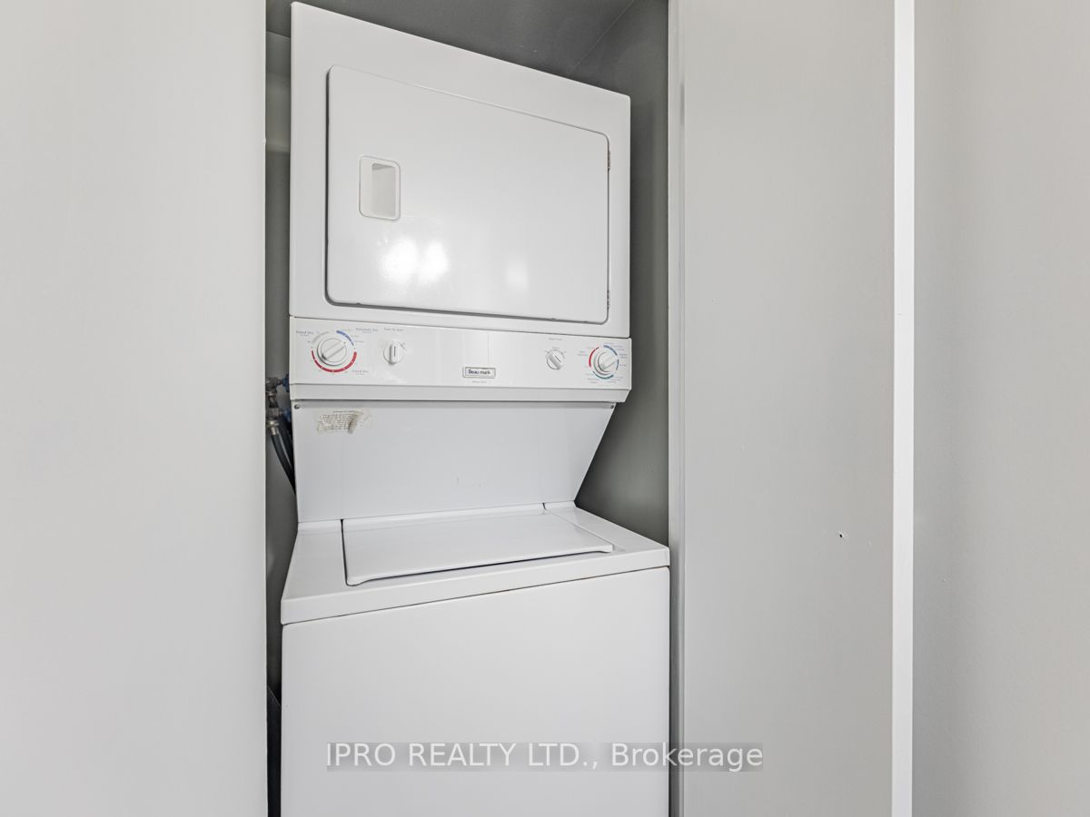 10 Yonge St, #1404