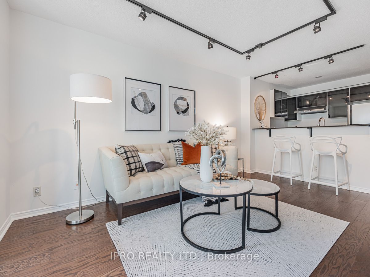 10 Yonge St, #1404