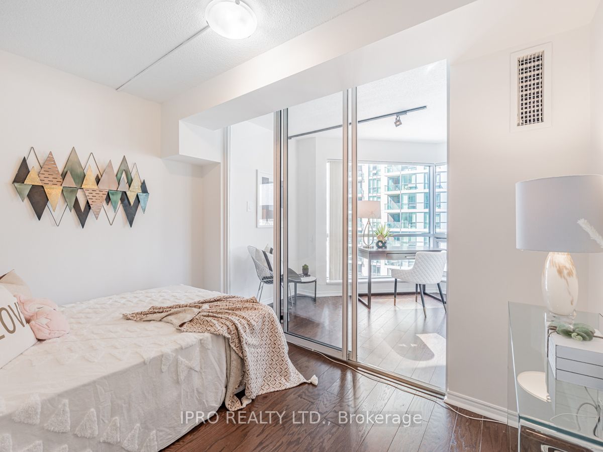 10 Yonge St, #1404