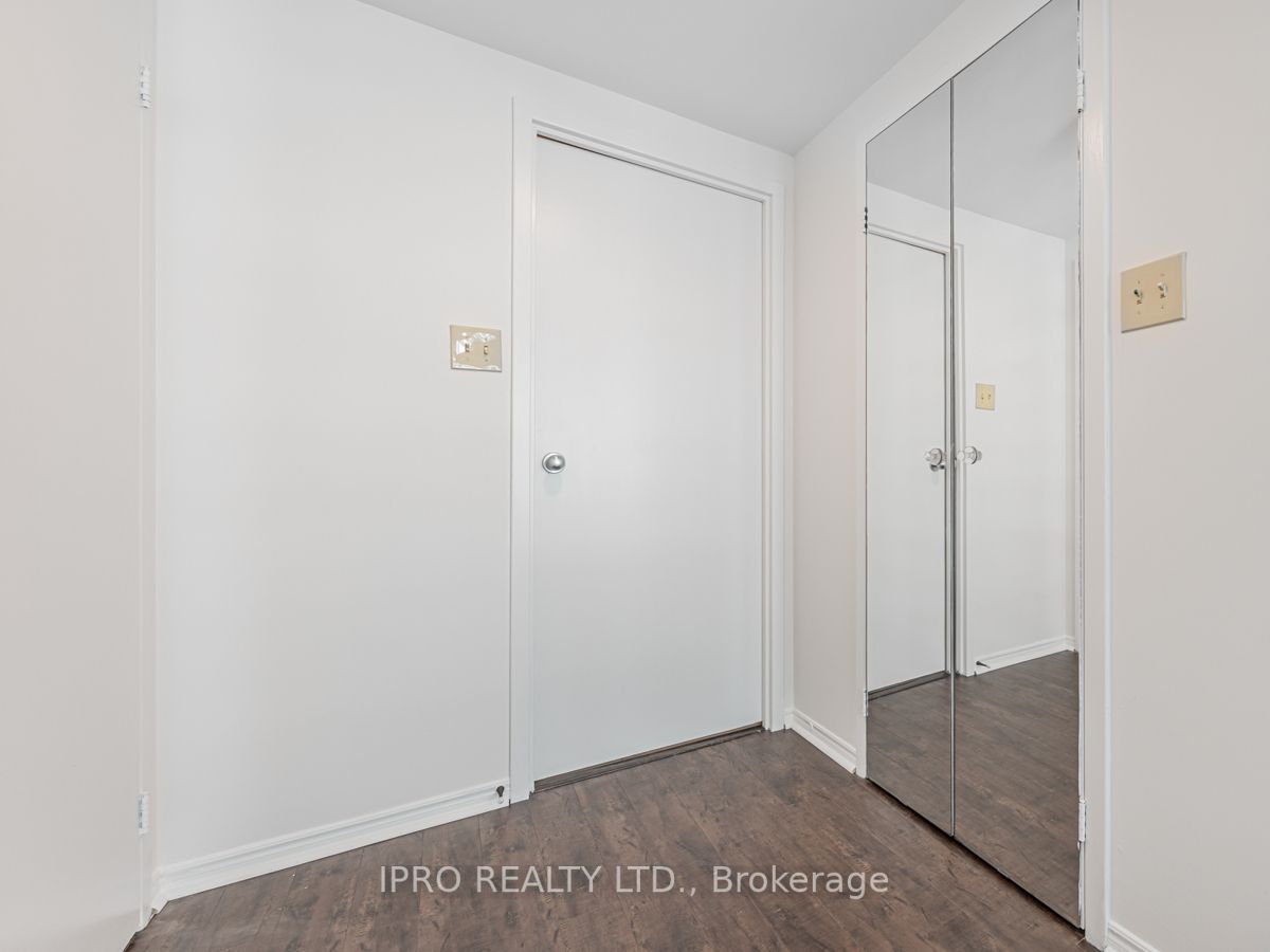 10 Yonge St, #1404