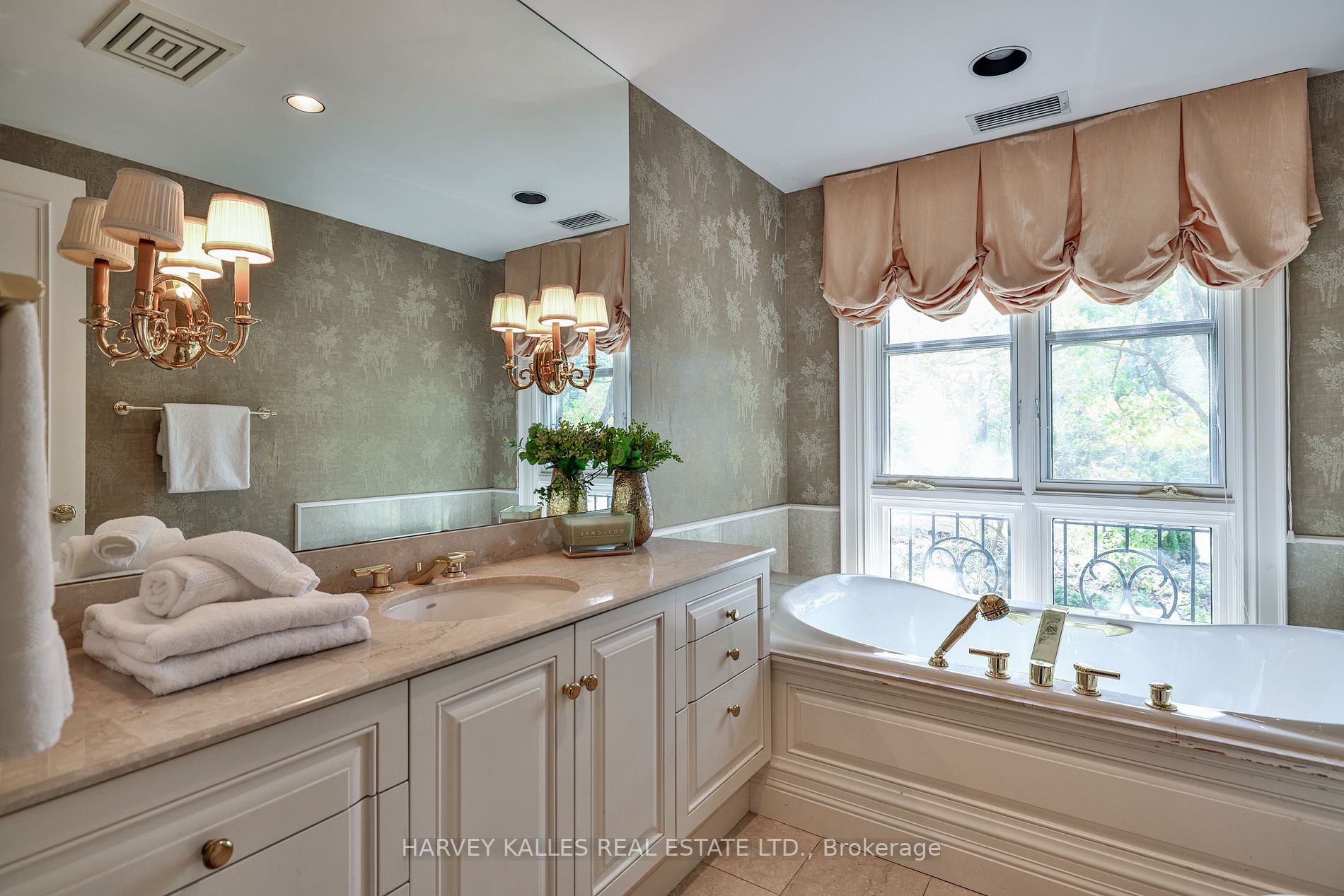 2 Chedington Pl, #2C