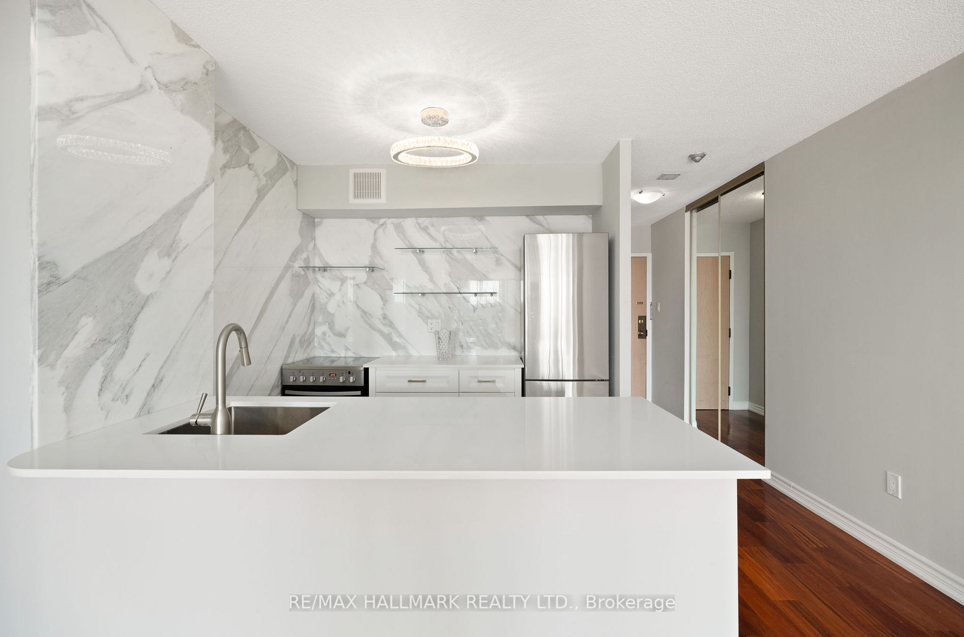 95 Lombard St, #803