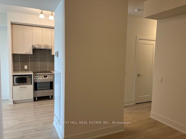 310 Tweedsmuir Ave, #401