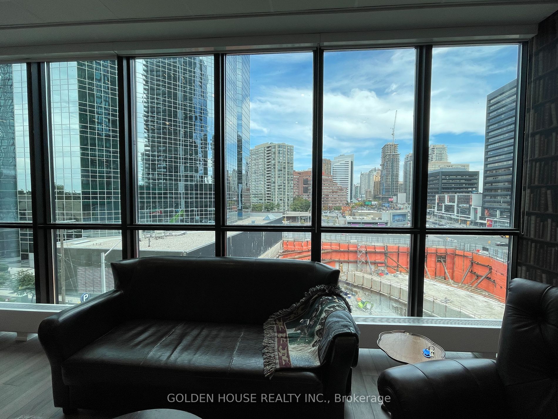 4750 Yonge St, #318