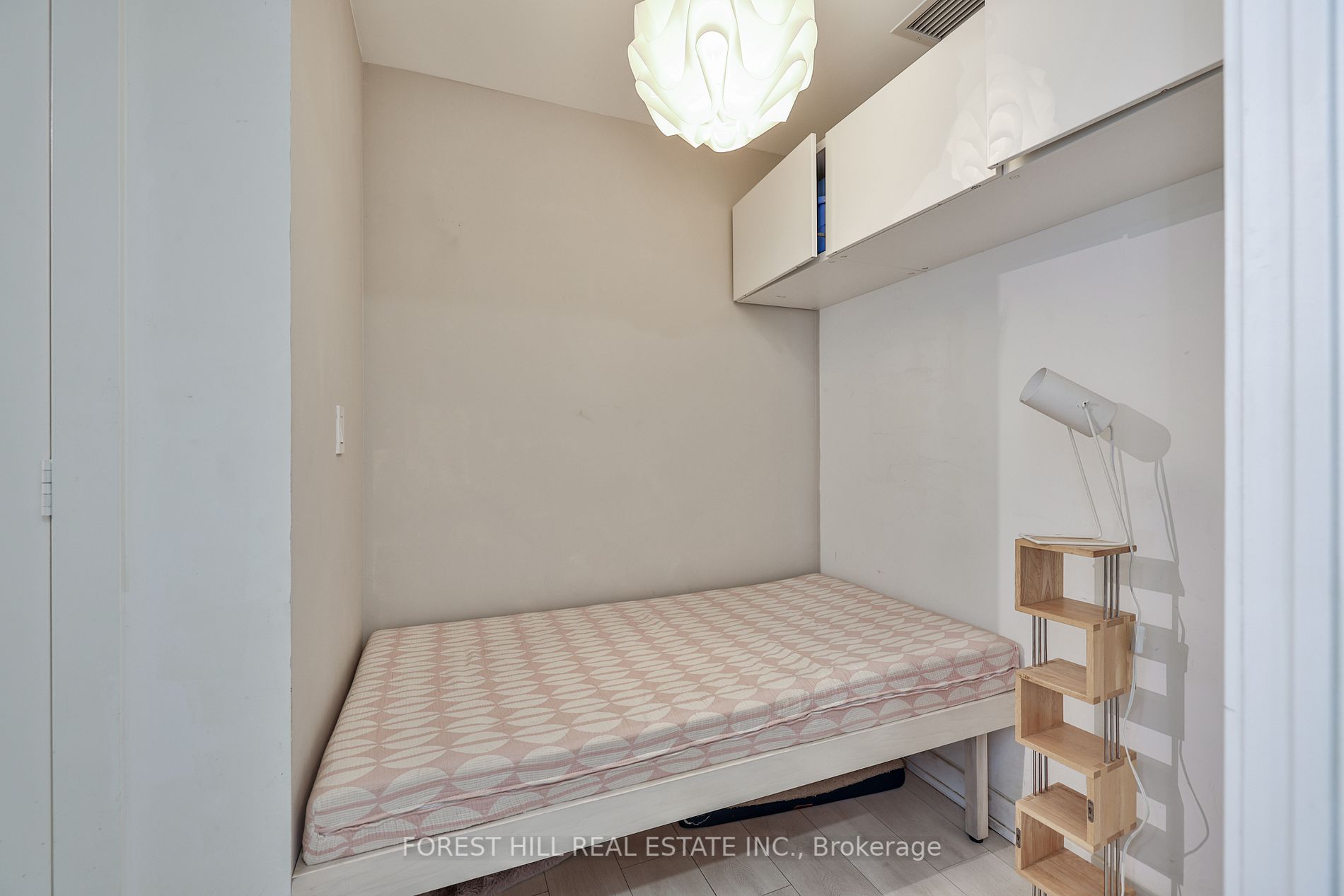 223 St. Clair Ave W, #805