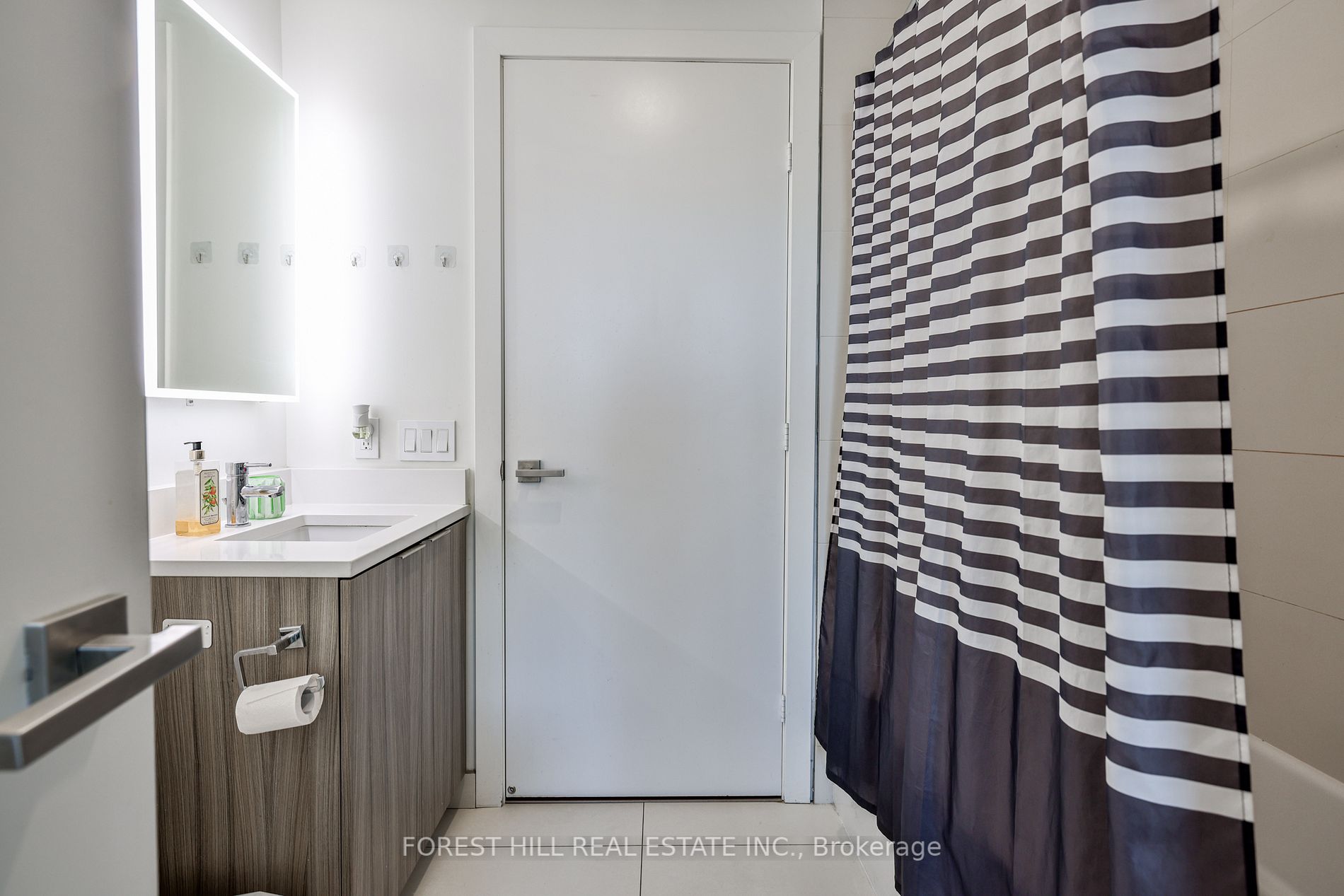 223 St. Clair Ave W, #805