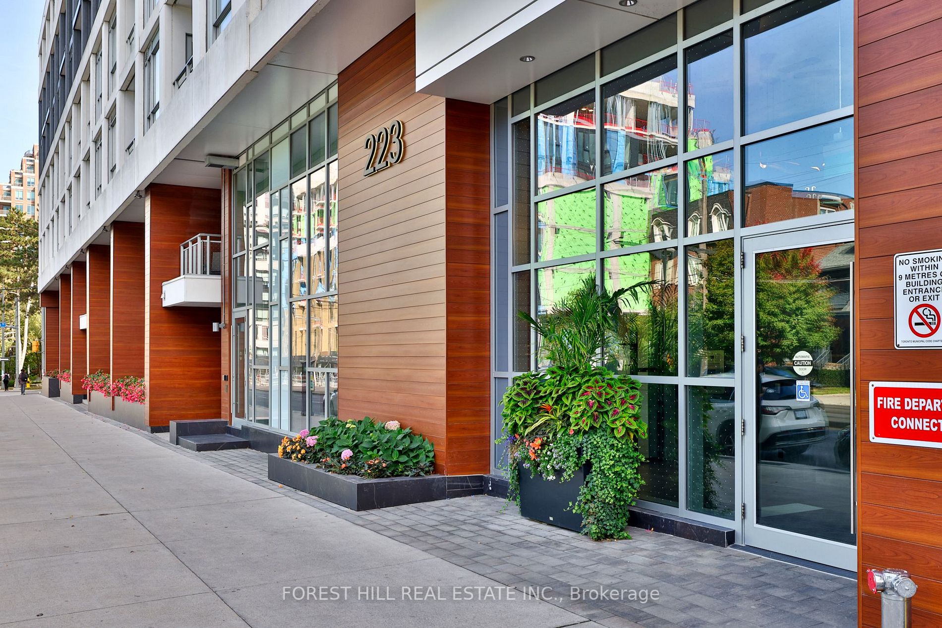 223 St. Clair Ave W, #805