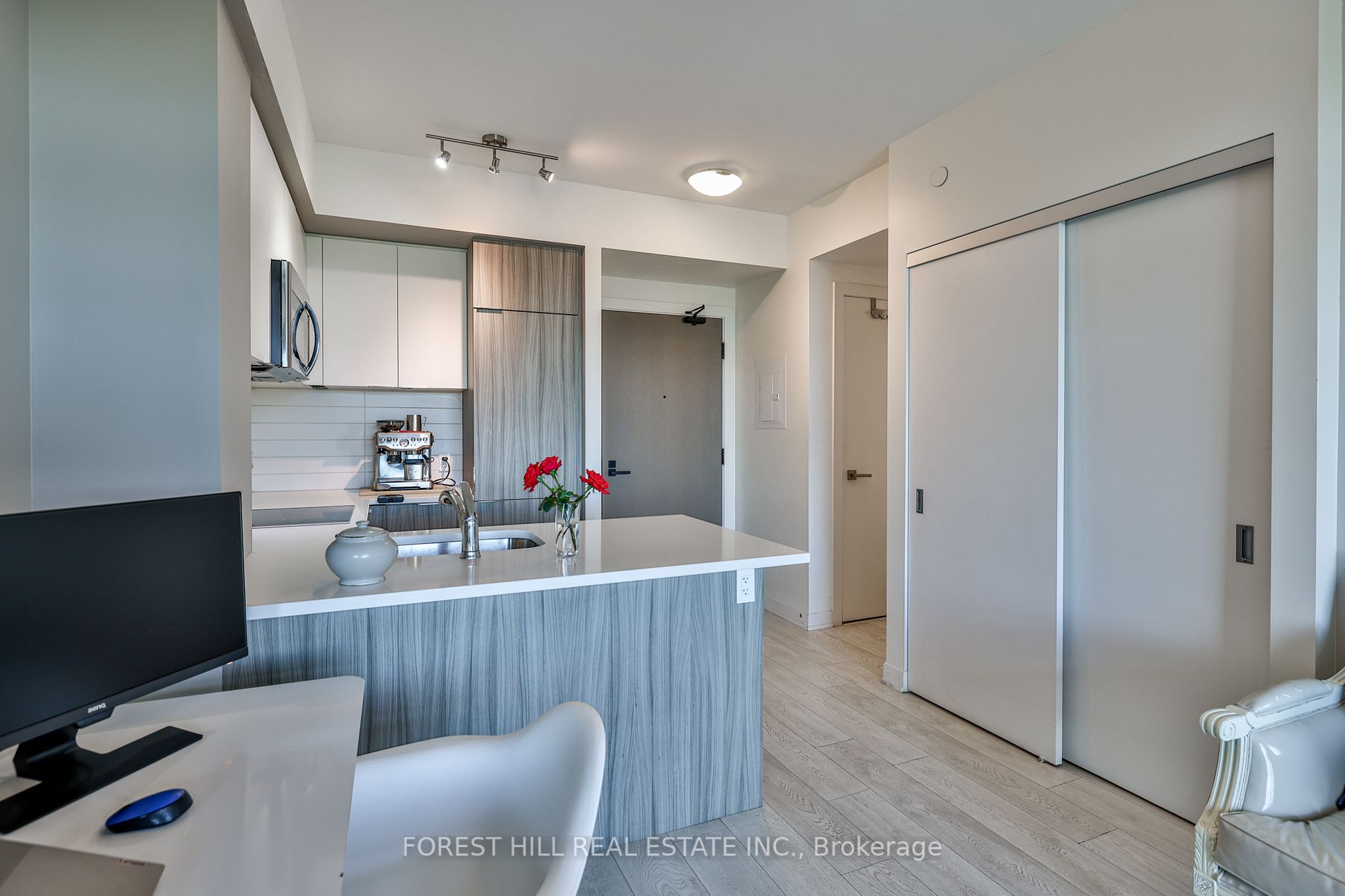 223 St. Clair Ave W, #805