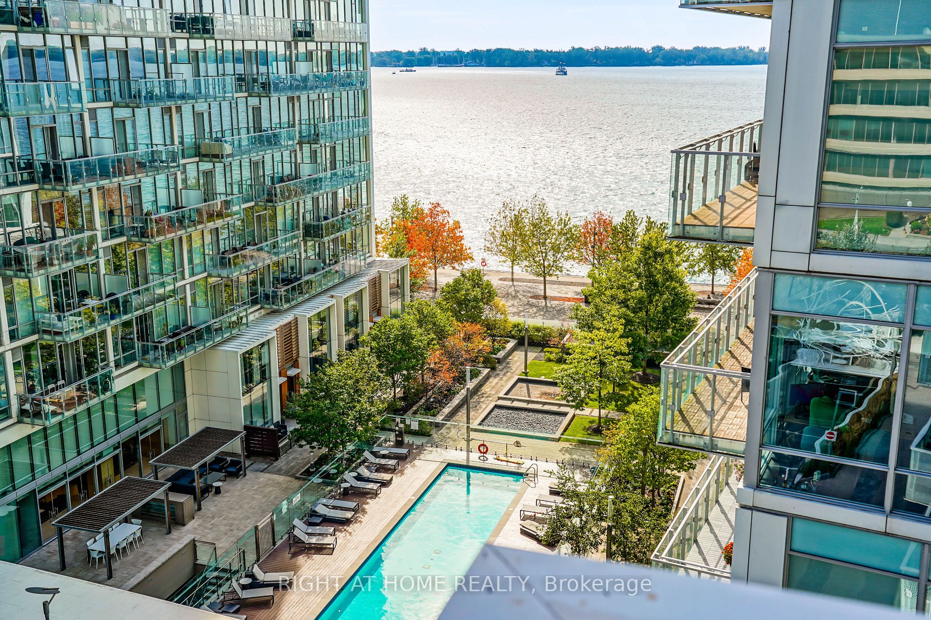 15 Queens Quay E, #707