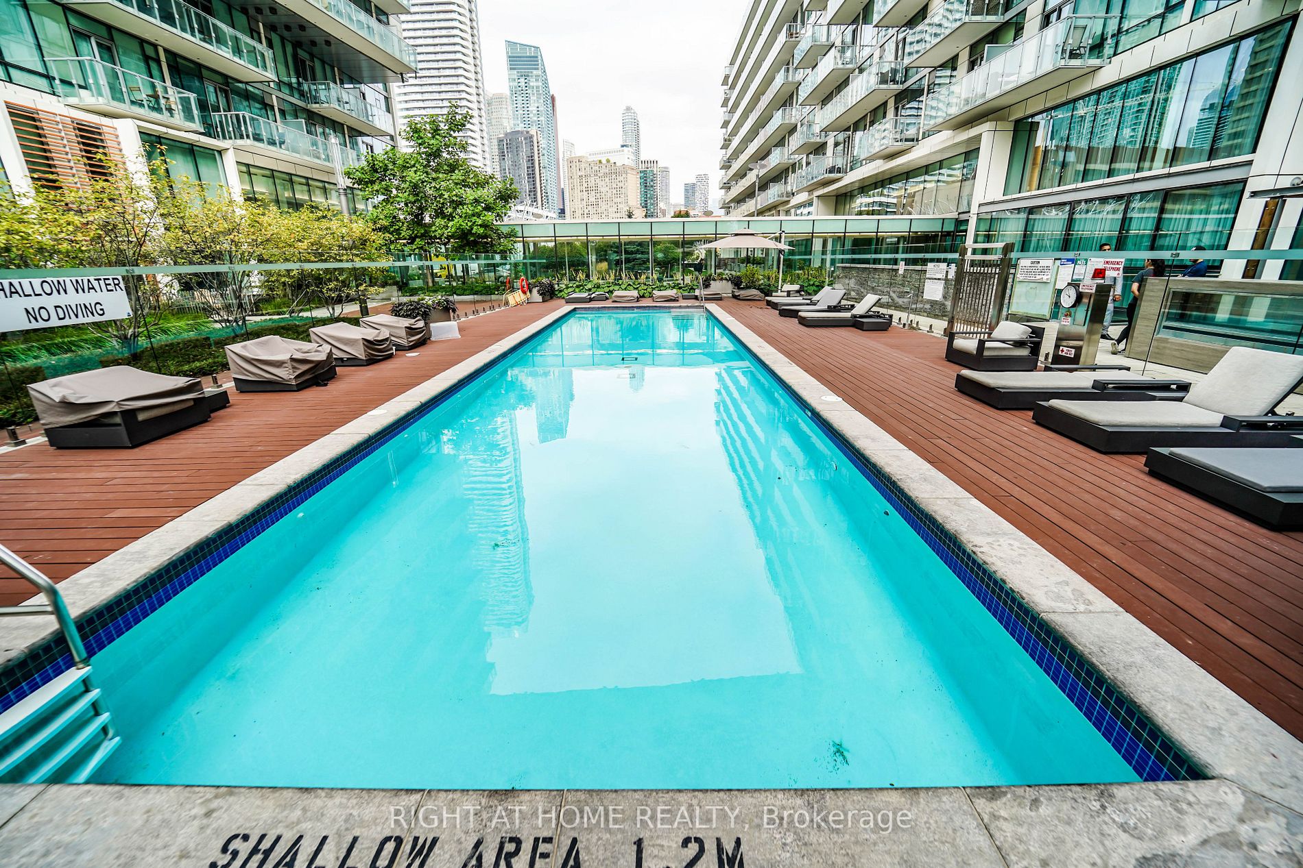 15 Queens Quay E, #707