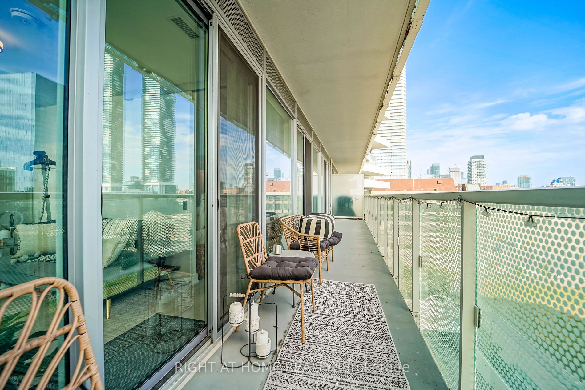 15 Queens Quay E, #707