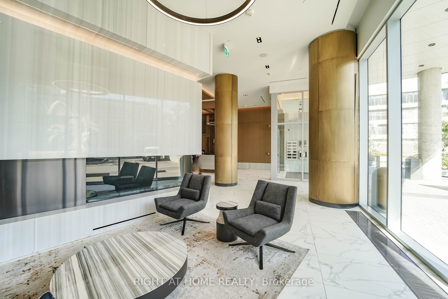 15 Queens Quay E, #707