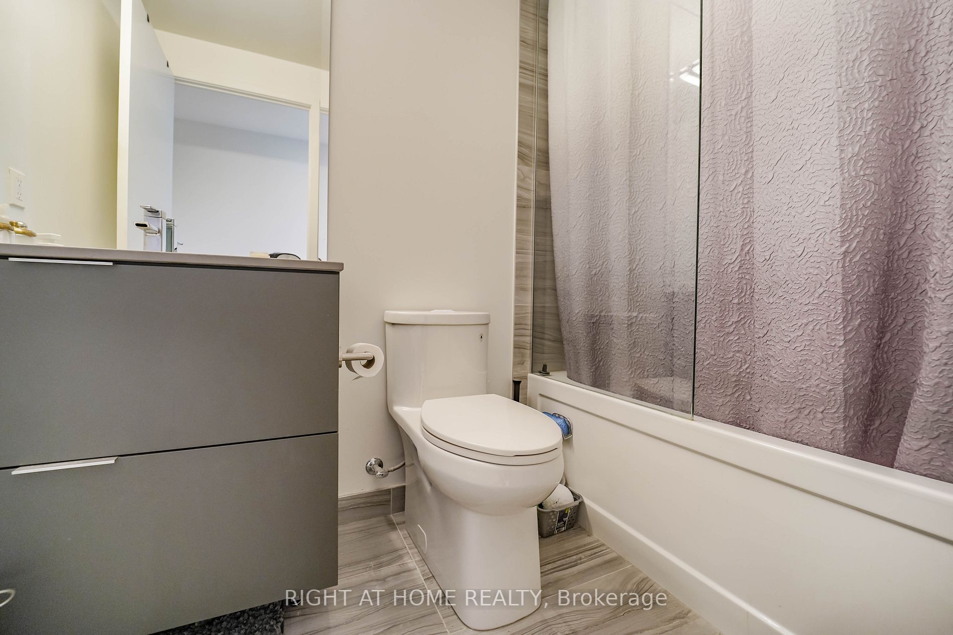 15 Queens Quay E, #707