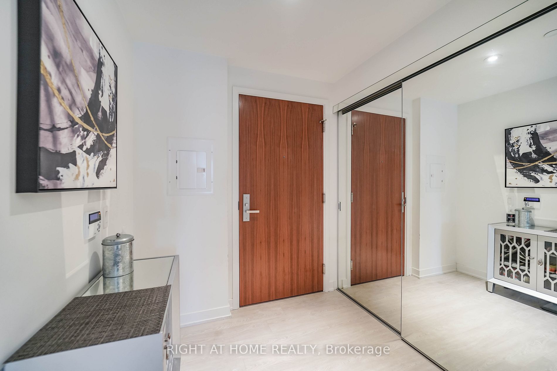 15 Queens Quay E, #707