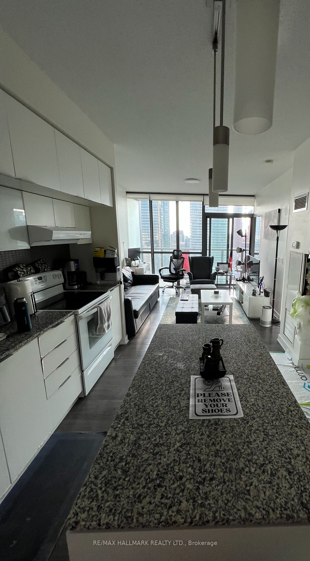 110 Charles St E, #2905