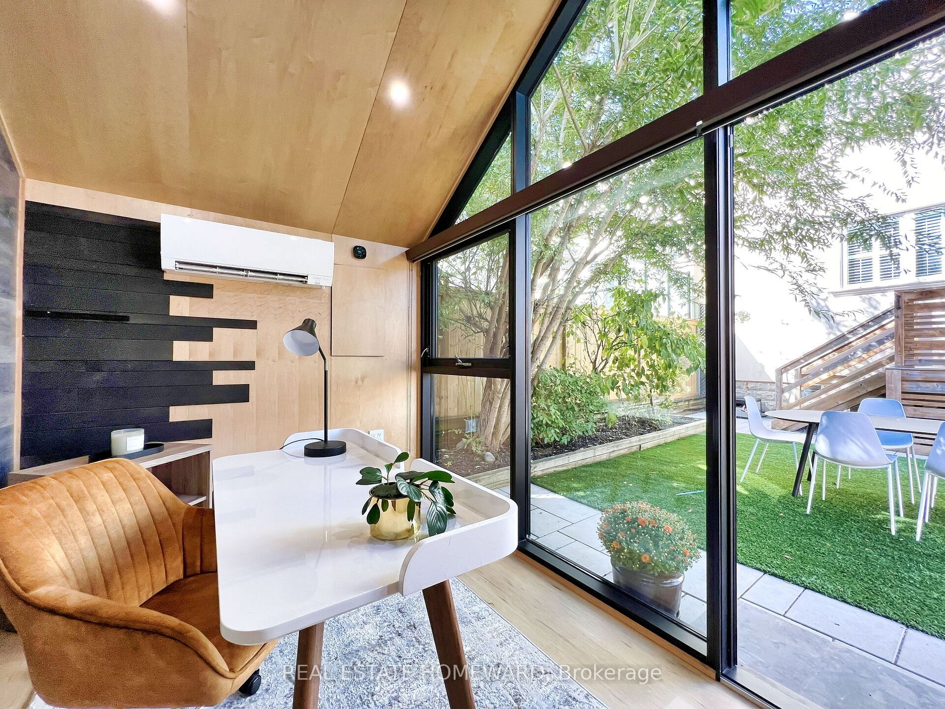 307 Deloraine Ave