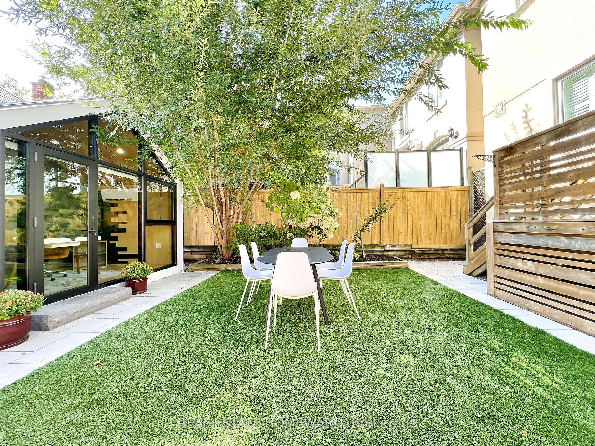 307 Deloraine Ave