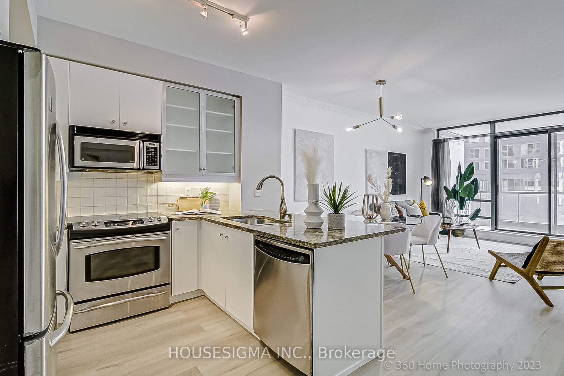 438 King St W, #512