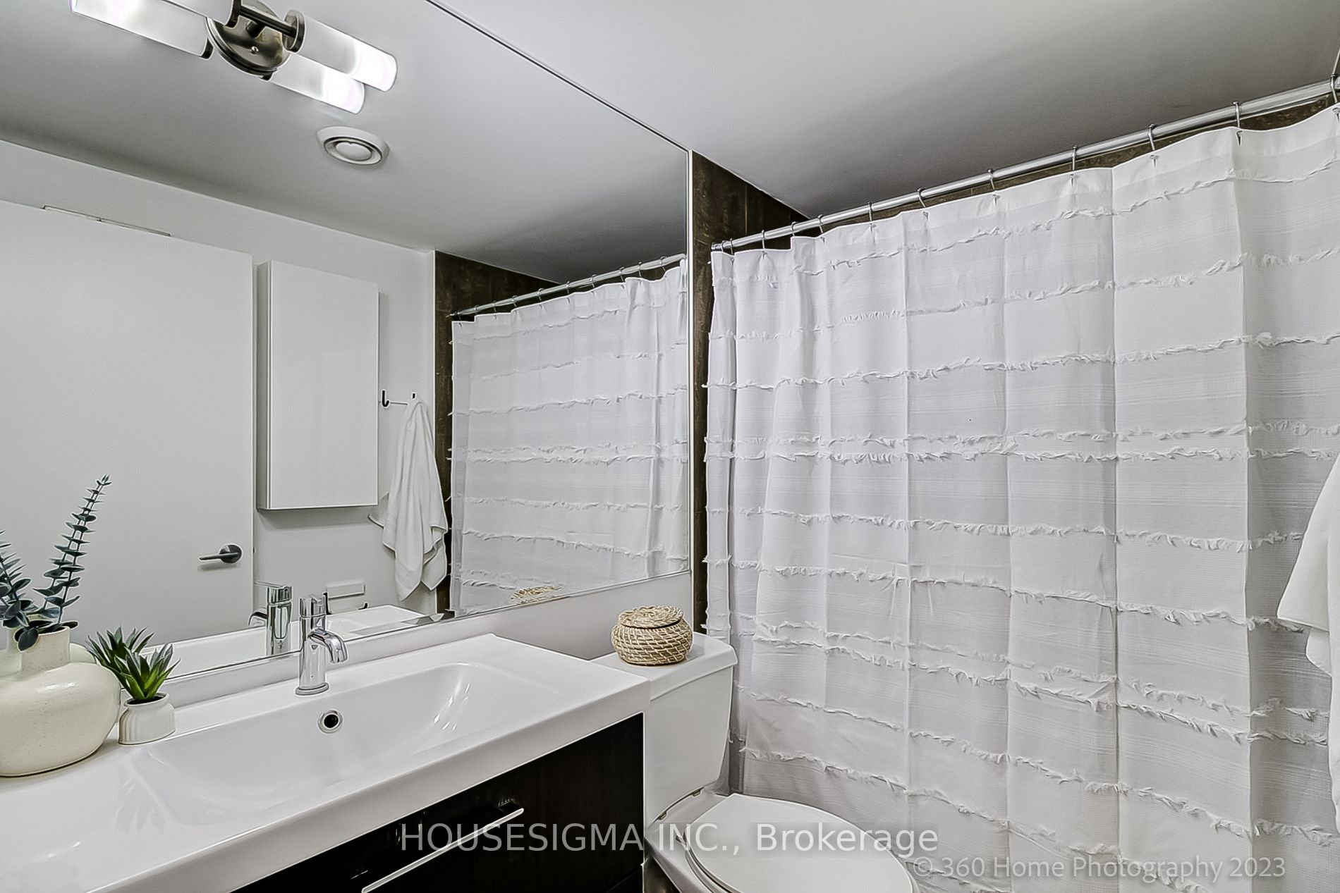 438 King St W, #512