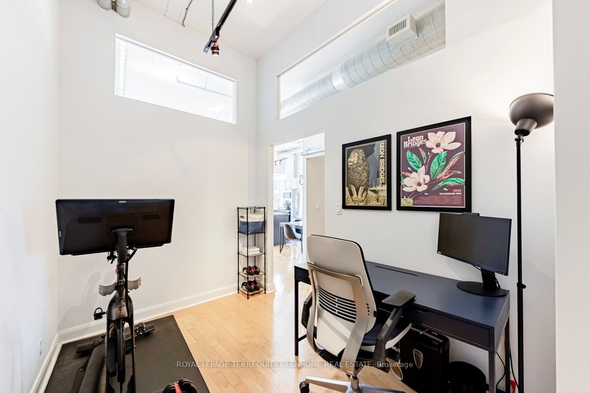 700 King St W, #514