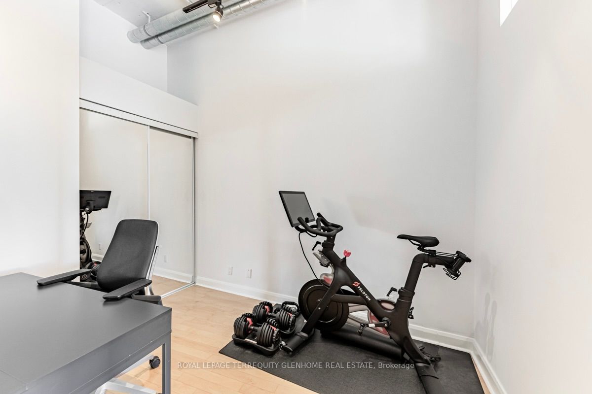 700 King St W, #514