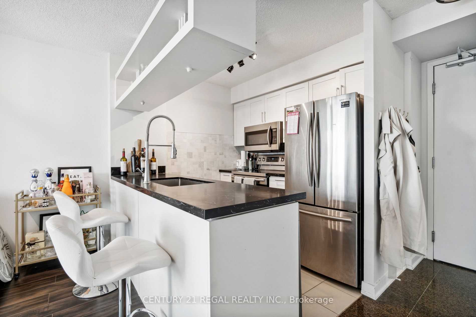 81 Navy Wharf Crt, #1609