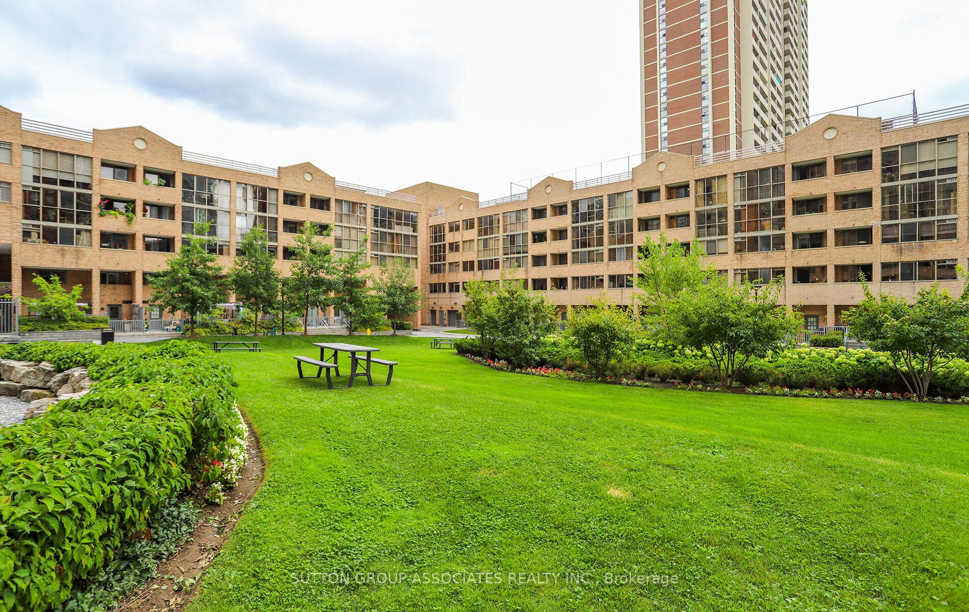 60 Homewood Ave, #525