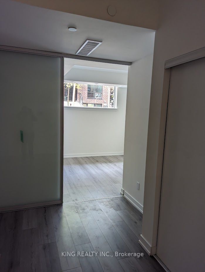 871 Sheppard Ave W, #35