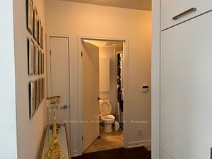 12 York St, #302