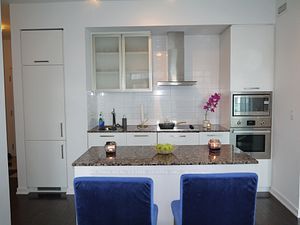 12 York St, #302