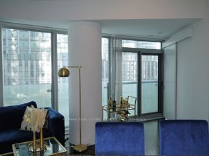 12 York St, #302