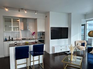 12 York St, #302