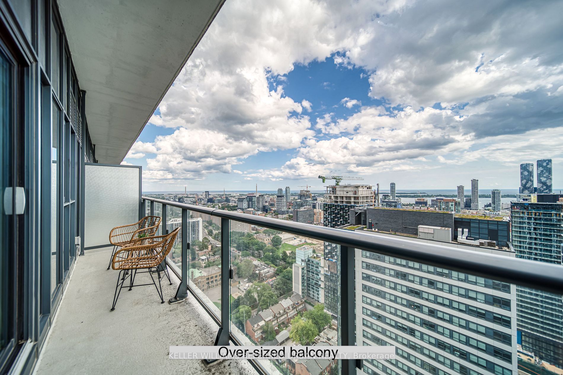159 Dundas St E, #3402