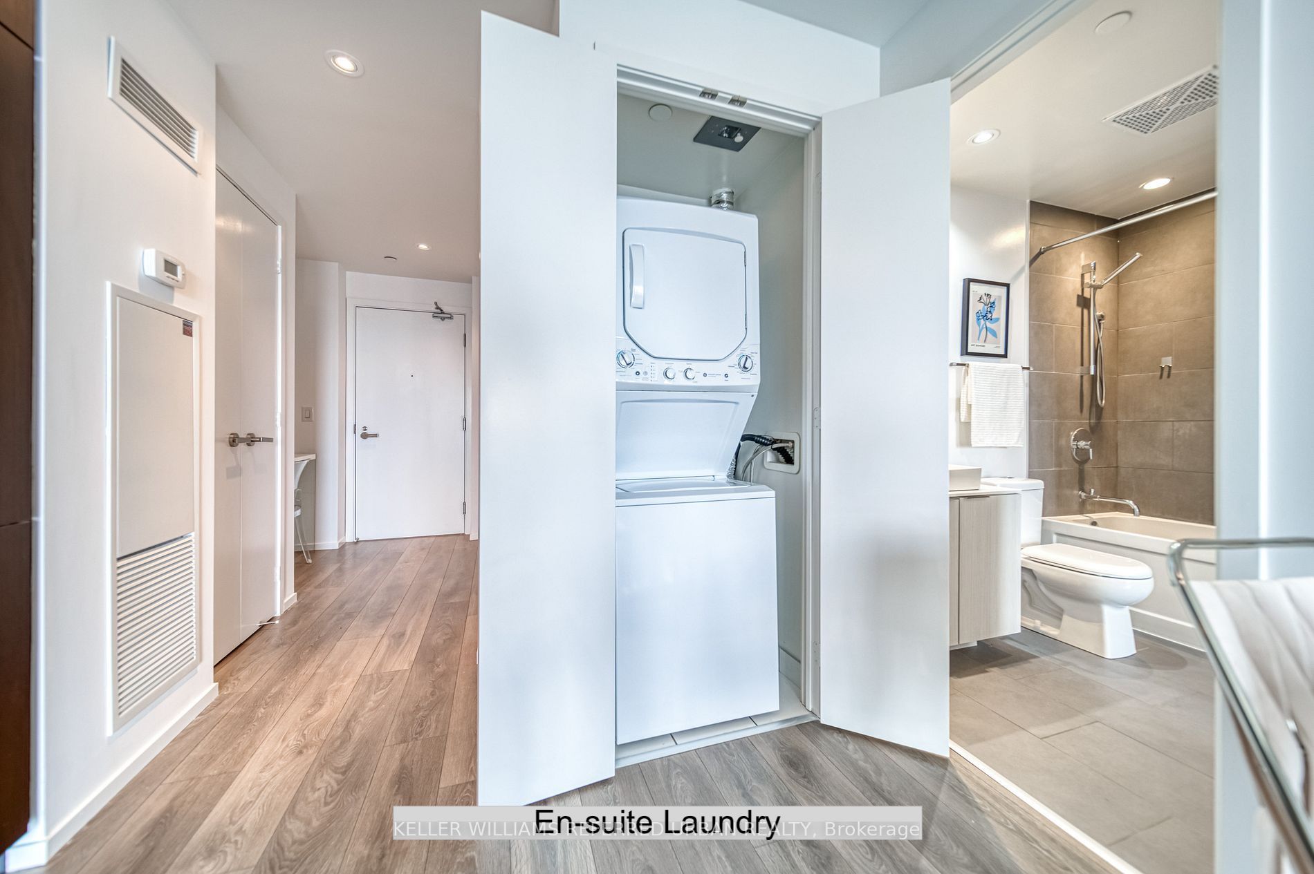 159 Dundas St E, #3402